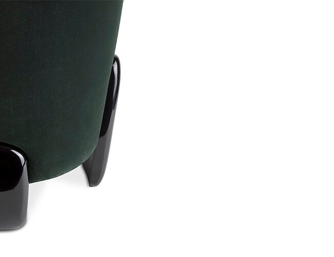 The Allure of a Black Accent Chair