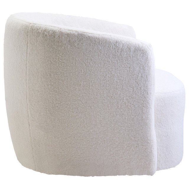 What Is Soft Maximalism? The Cozy, Layered Look Taking Over Right Now