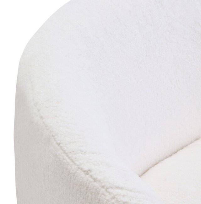 What Is Soft Maximalism? The Cozy, Layered Look Taking Over Right Now