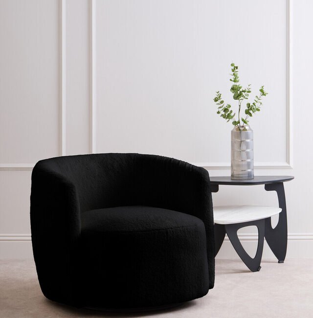 What Is Soft Maximalism? The Cozy, Layered Look Taking Over Right Now