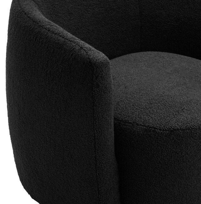 What Is Soft Maximalism? The Cozy, Layered Look Taking Over Right Now