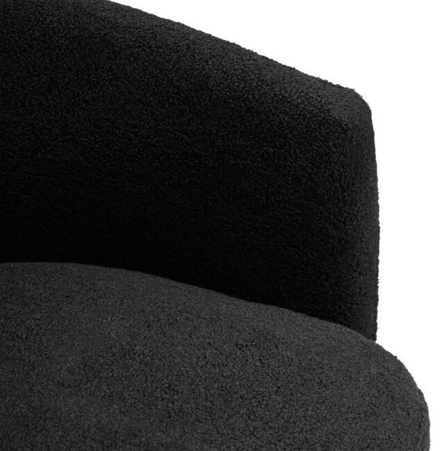 What Is Soft Maximalism? The Cozy, Layered Look Taking Over Right Now