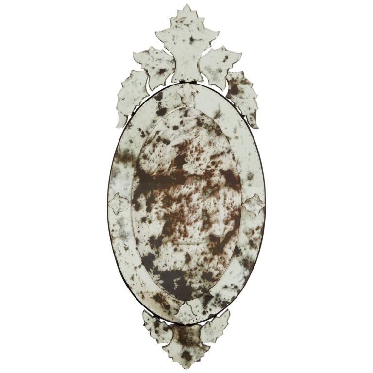 Levoli Wall Mirror With Decorative Crown