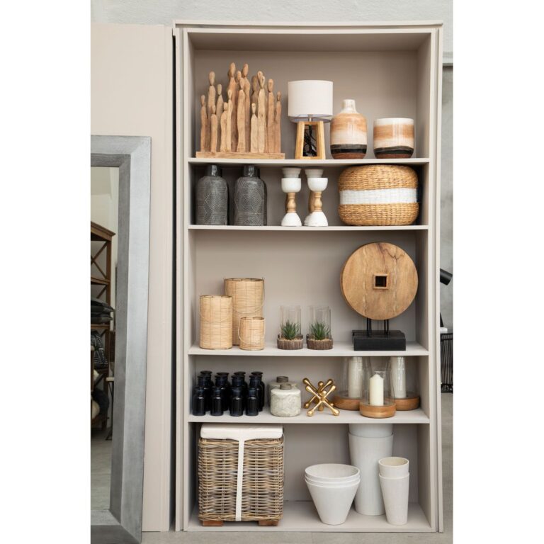 Bold Art in Neutral Spaces: Curating Statement Pieces for a Chic Contrast