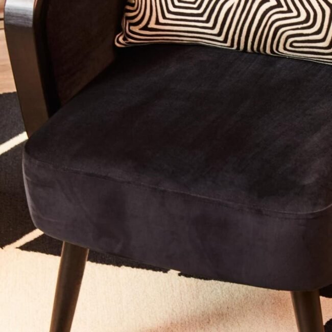 Guest Bedroom Essentials: How to Create a Warm and Welcoming Stay