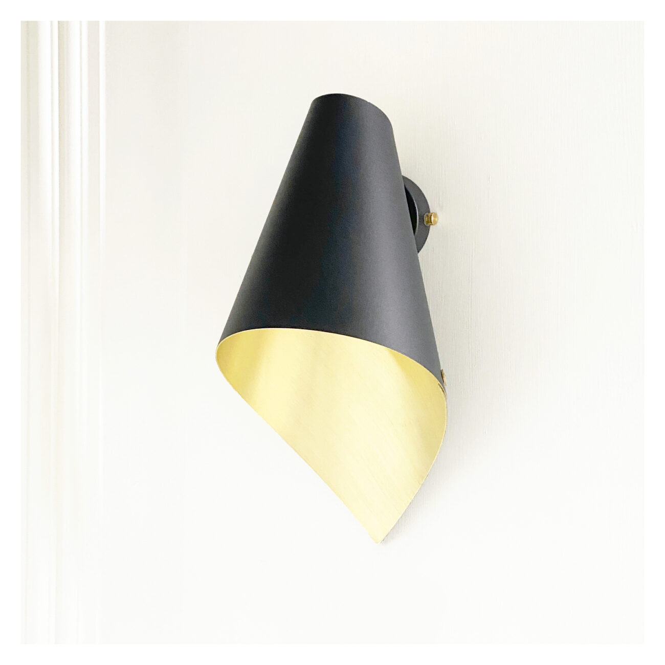ARC WALL LIGHT