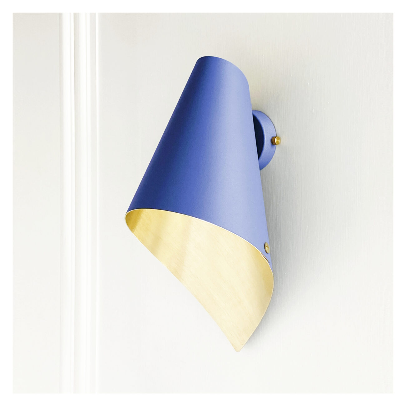 ARC WALL LIGHT