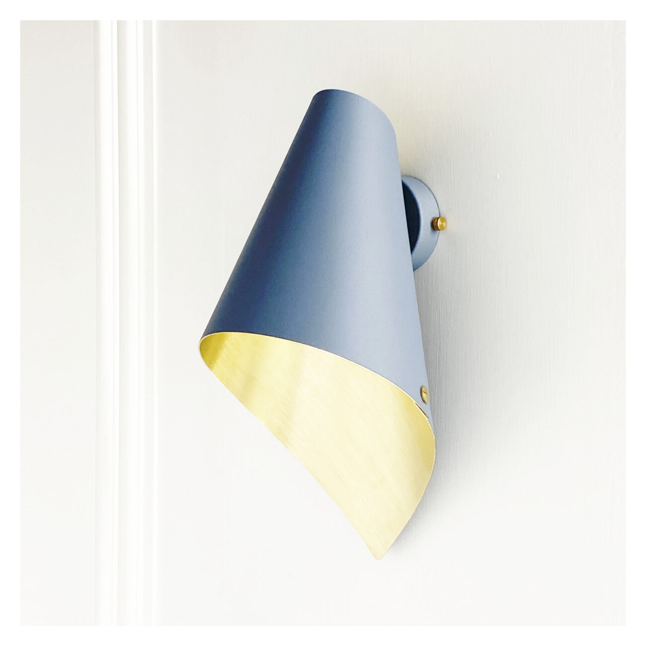 ARC WALL LIGHT