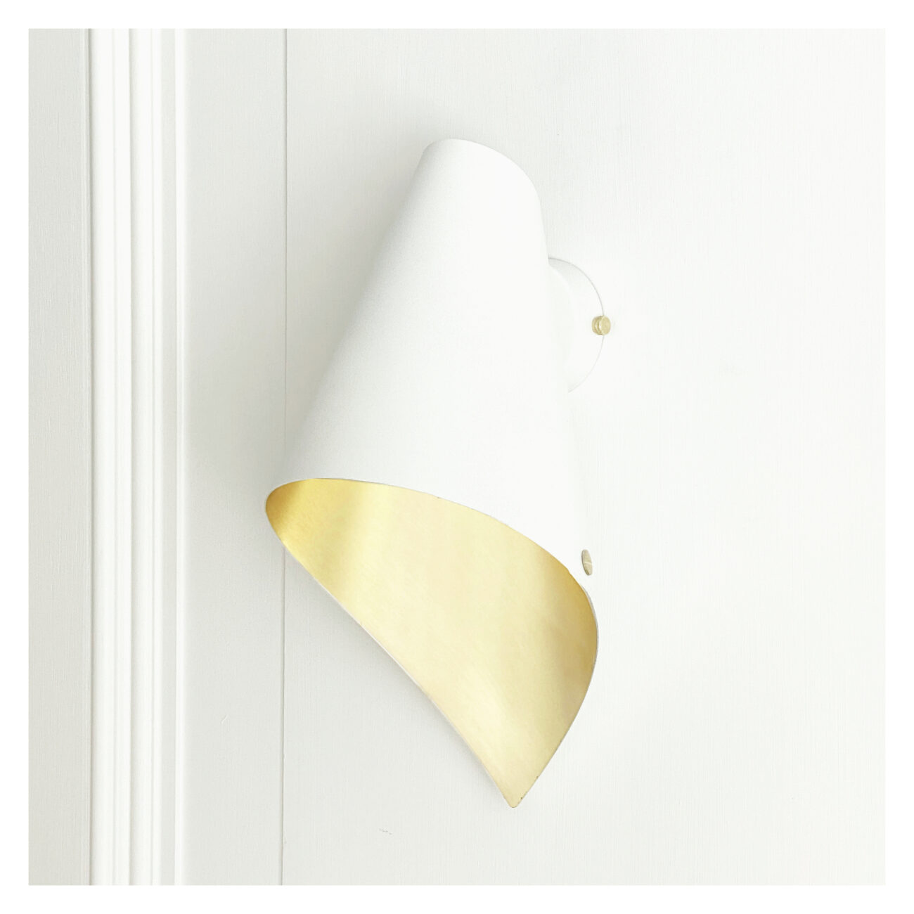 ARC WALL LIGHT