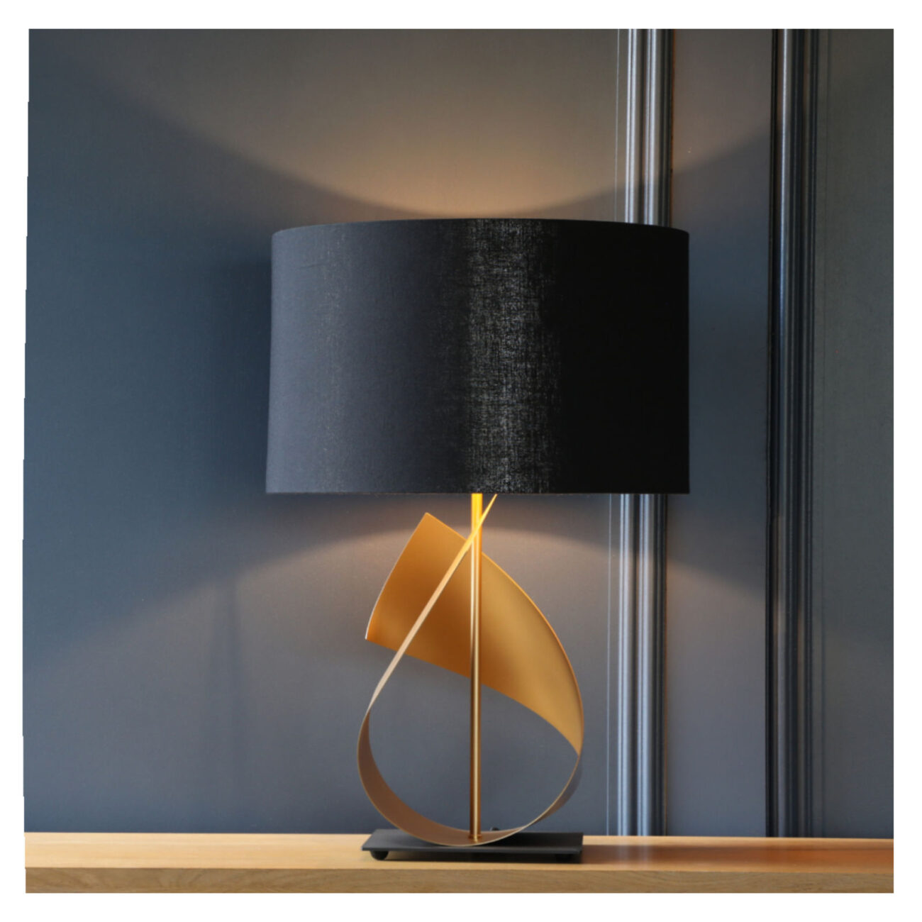 Flux Table Lamp in Gold